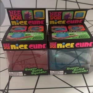 Nice Cube Super Solid Squish Toy Set - Red and Blue